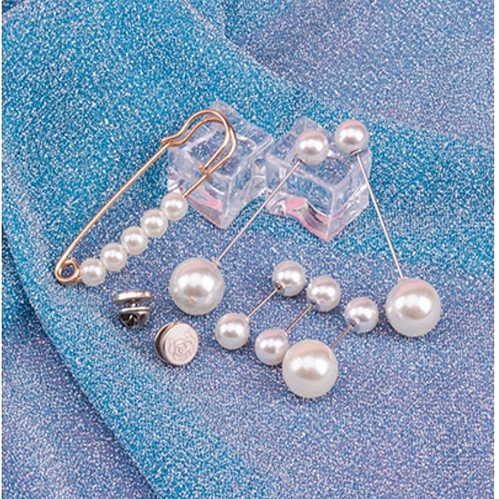 🆕️  Eight Piece Faux Pearl Brooch Set
